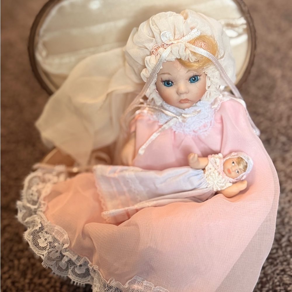 Pair of Cameo Kids Dolls in Satin lined case